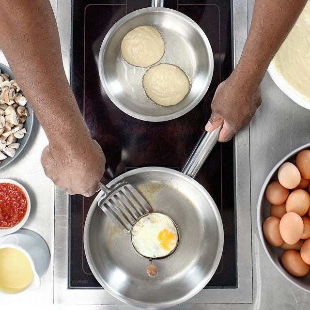 Why Cooking Eggs Live is a Winning Choice