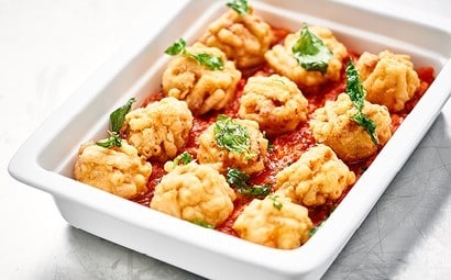 CRISPY CHICKEN MAC AND CHEESE WITH NAPOLITANA SAUCE