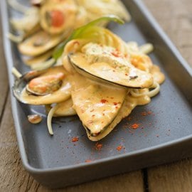 Mussels, Mild Curry Hollandaise Sauce with Tagliatelle Pasta