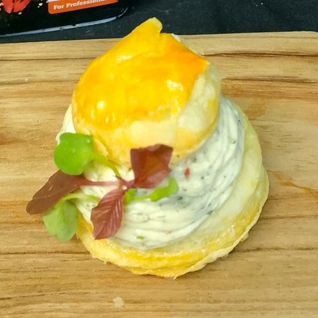 Herby Cream Canapé